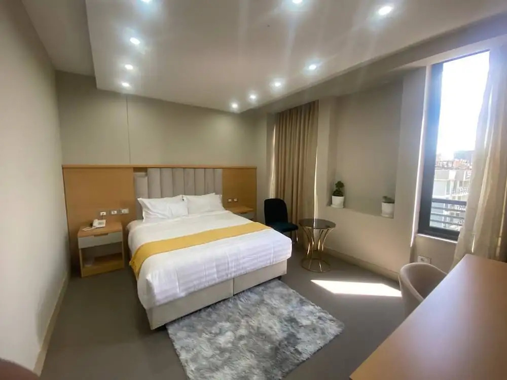 Eyana Hotel