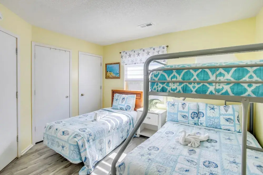 Myrtle Beach Cottage, Walk to Pools + Beach