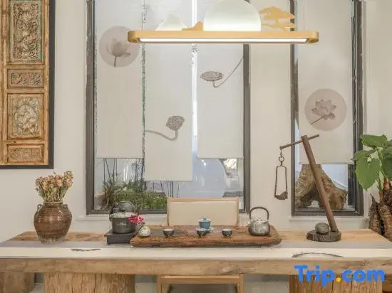 Floral Lux Hotel · living in another courtyard (Lijiang ancient city light luxury store)