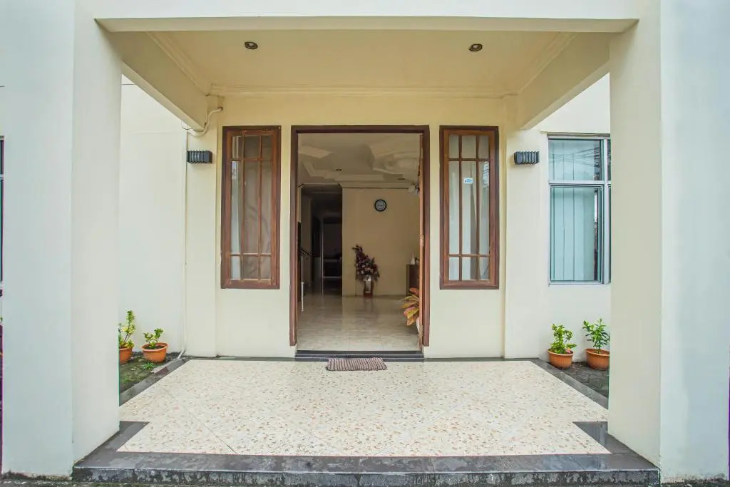 RedDoorz near Universitas Samratulangi Manado