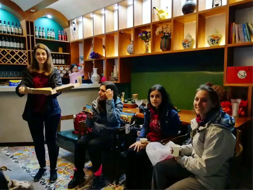 Edinburgh Hostel - Coffee bar - Western breakfast -Travel expert -Good location-English reception-Ticket service-Tourism planing-Laundry-Camara-Drone gopro
