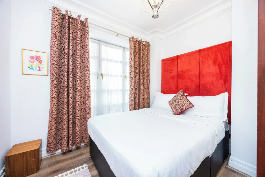 CARLTON COURT - MAYFAIR