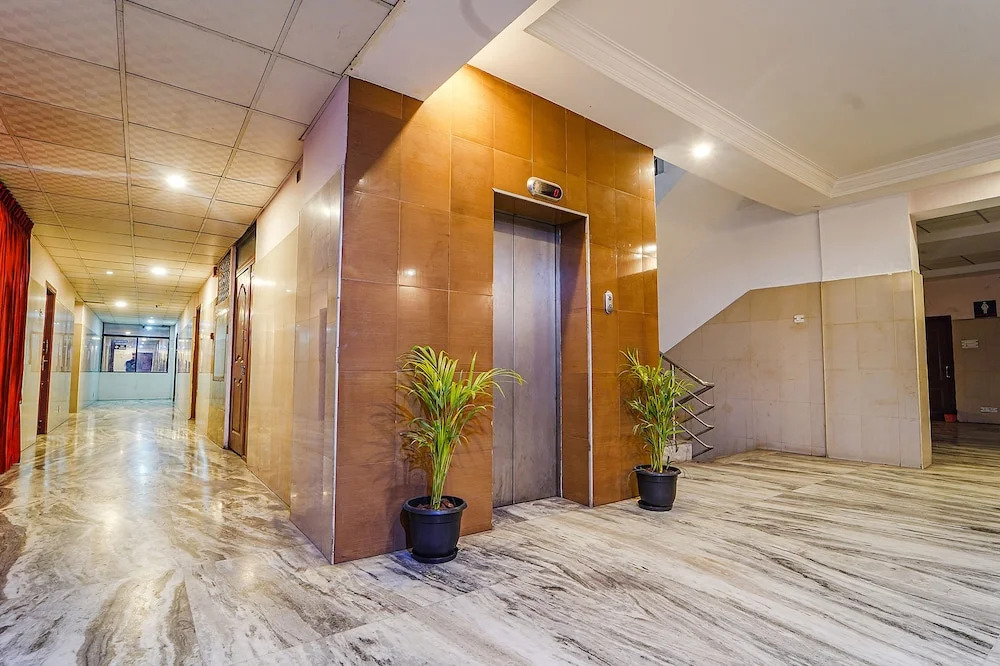 Fabhotel Skyry I