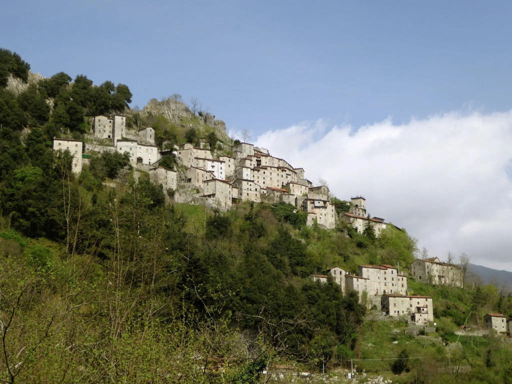 Holiday Home in Bagni di Lucca near Lake with Views & Fireplace