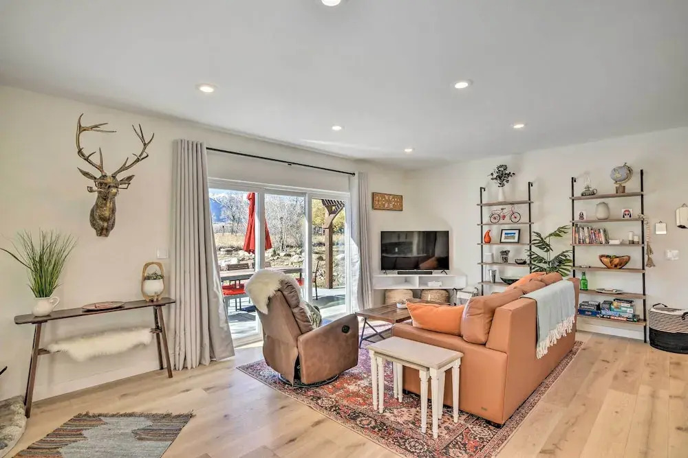 Charming Buena Vista Home w/ Private Hot Tub