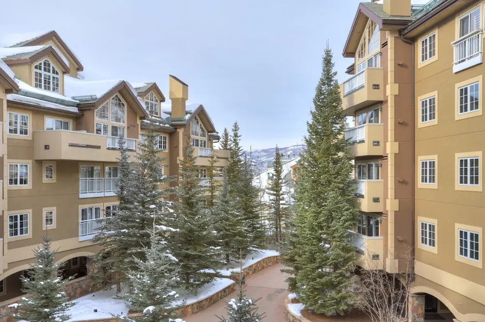 Modern 2br + Den At St James- Sleeps 10! 2 Bedroom Condo