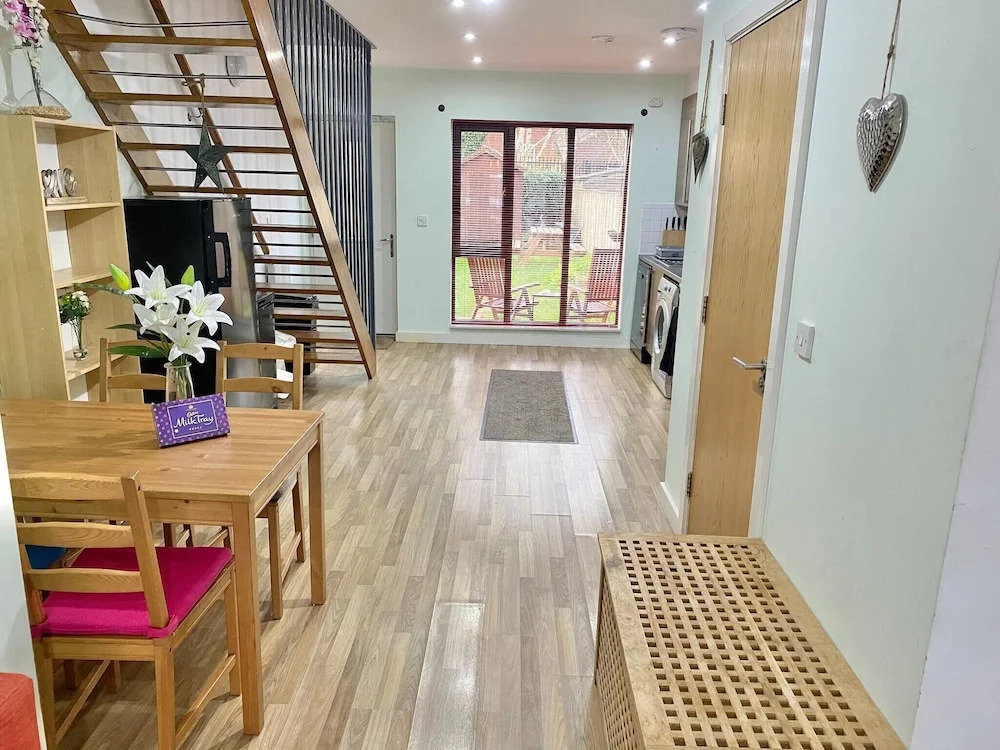5-bed Townhouse Salford Deep Cleaned