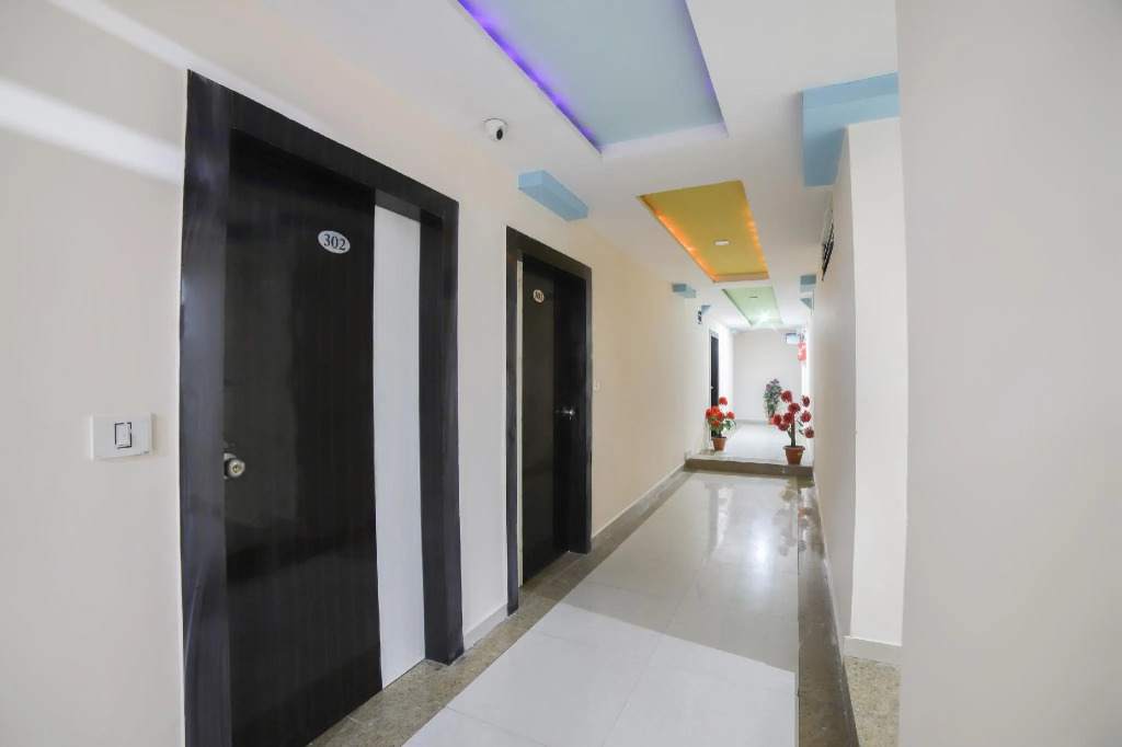 OYO 70175 Hotel Green Palace