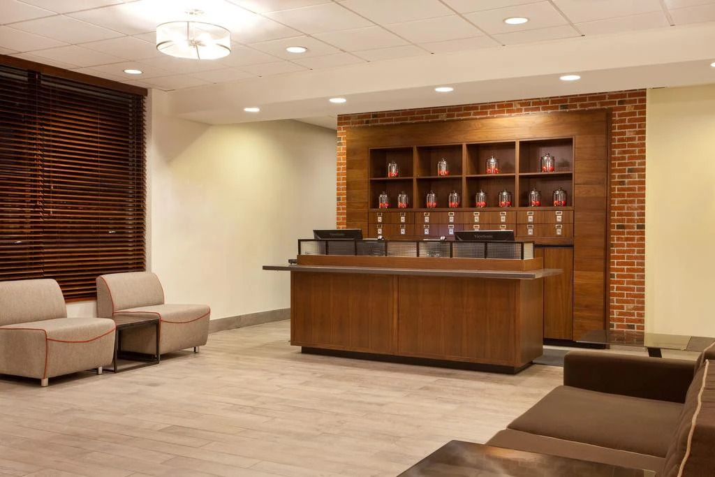 Holiday Inn Cleveland-Airport