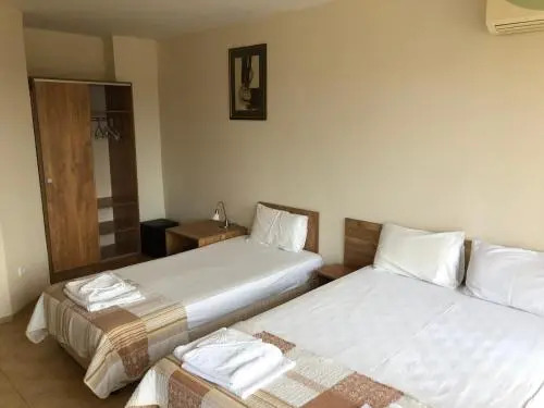 Хотел ЮГ / Guest House Yug