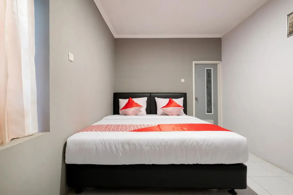 Crown Residence Hotel near Tugu Yogyakarta RedPartner