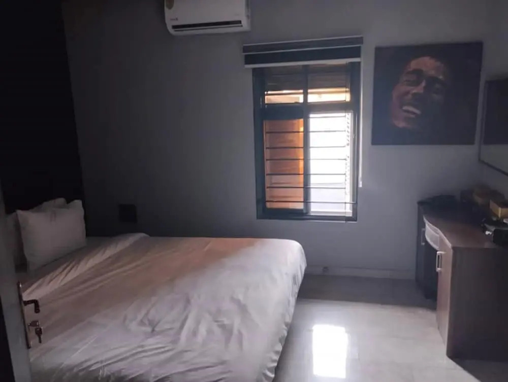 The Crib-Artist Residence