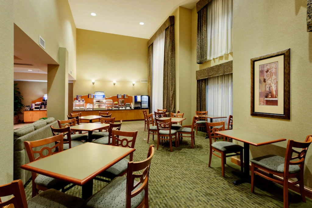 Holiday Inn Express Rochester-Victor by IHG