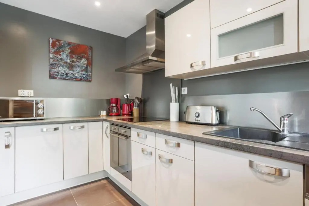 Breathtaking 2br with terrace close to beaches
