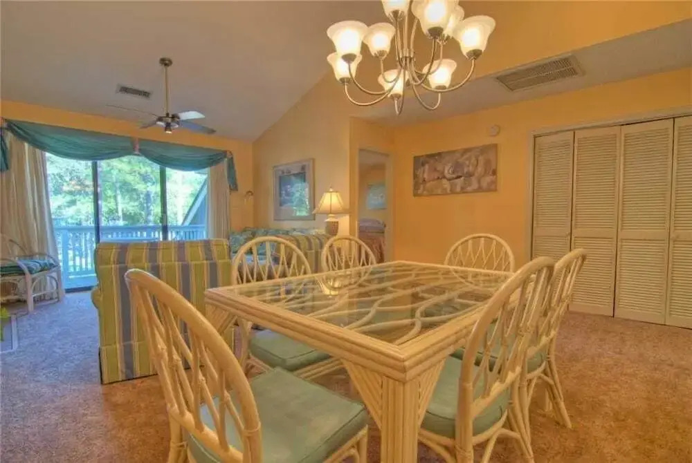 Richmond Park Three-bedroom Apartment 11-D