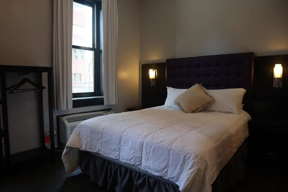 Intimate En Suite Studio