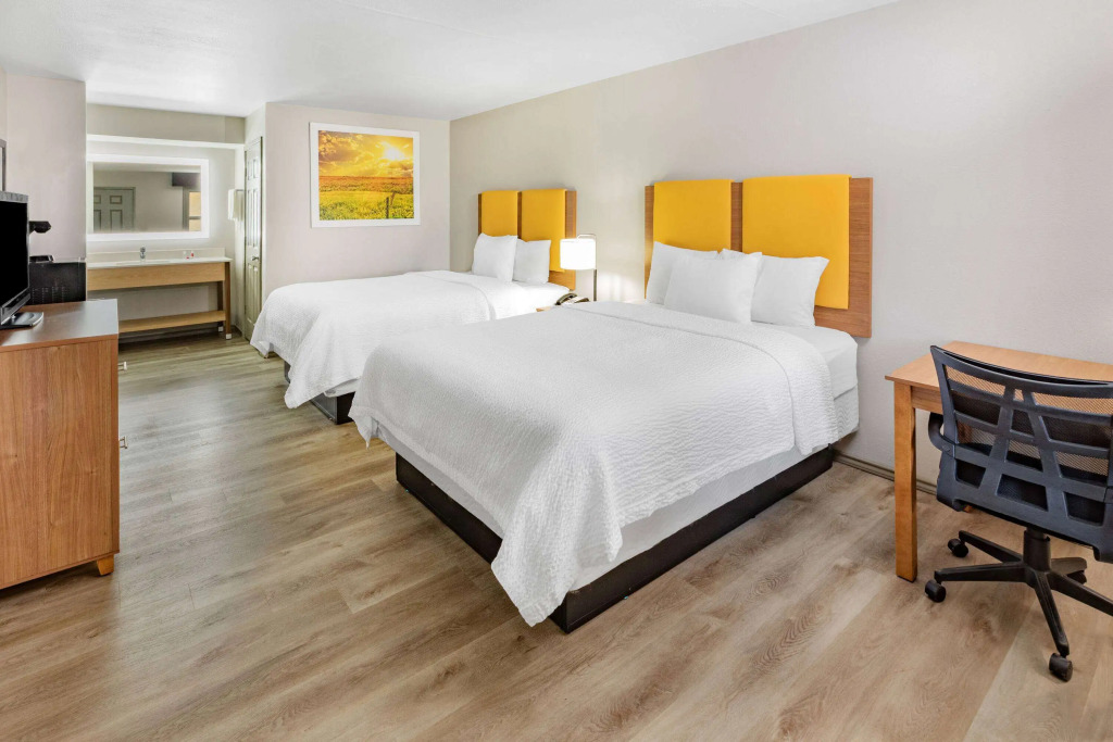 Days Inn & Suites by Wyndham Huntsville
