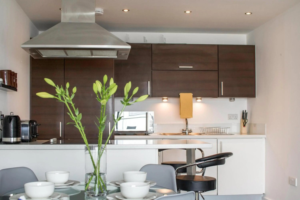 Contractor Apartment & Private Parking & Central Stevenage by Comfy Workers