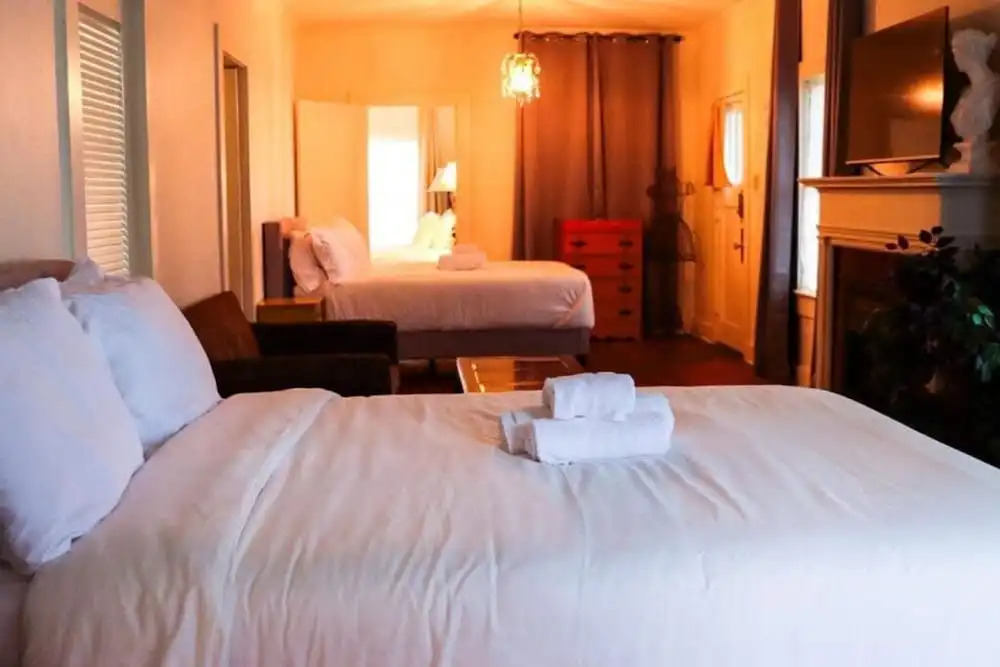 Spacious Corporate Lodging in Downtown Lafayette