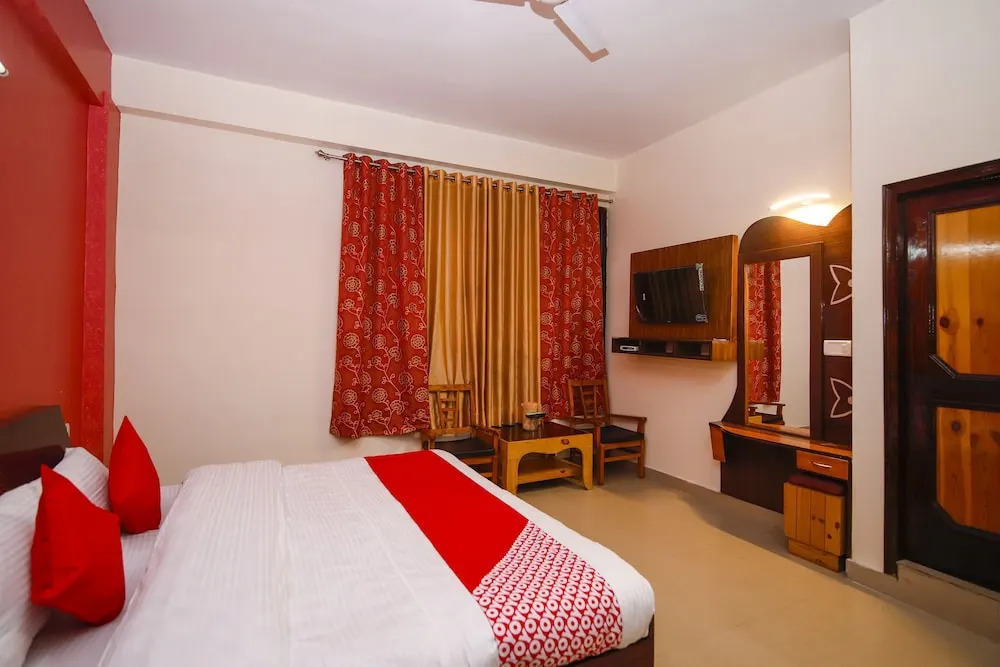 OYO 24006 Hotel Him Regency