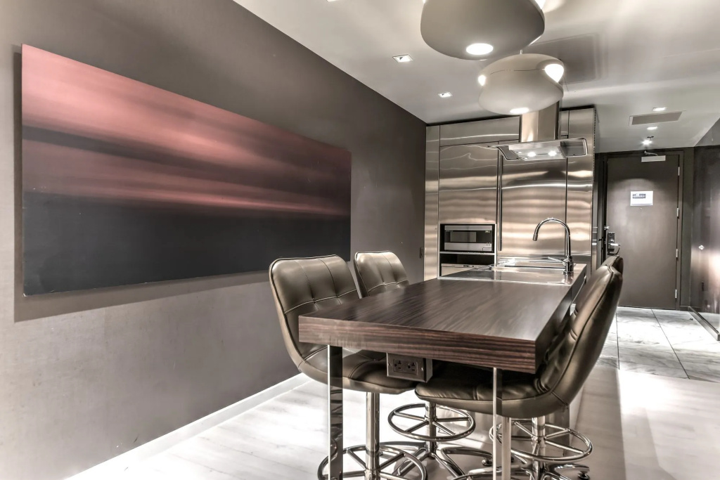StripViewSuites at Palms Place