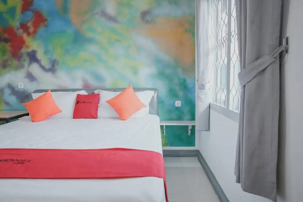 RedDoorz Plus near Tugu Tari TheHok Jambi