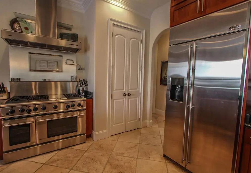 Anchor Down 6 Bedroom Apartment by BnD