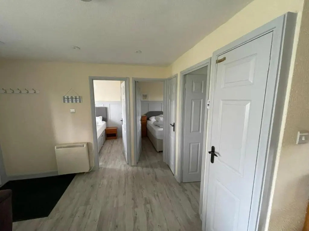 81 Hengar Manor
