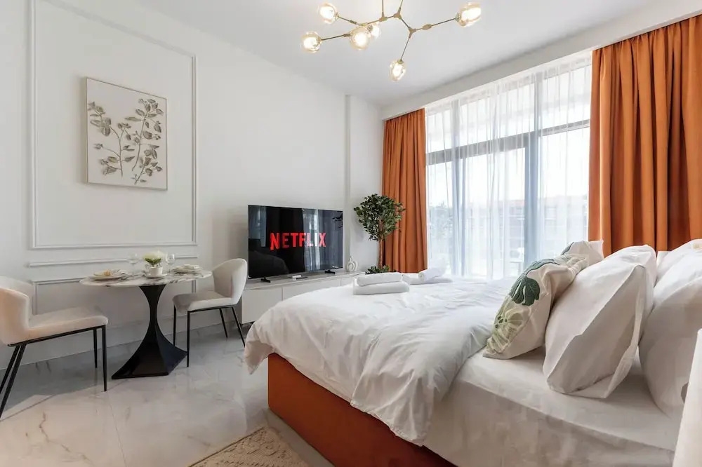 Luxury Studio with Pool and Parking