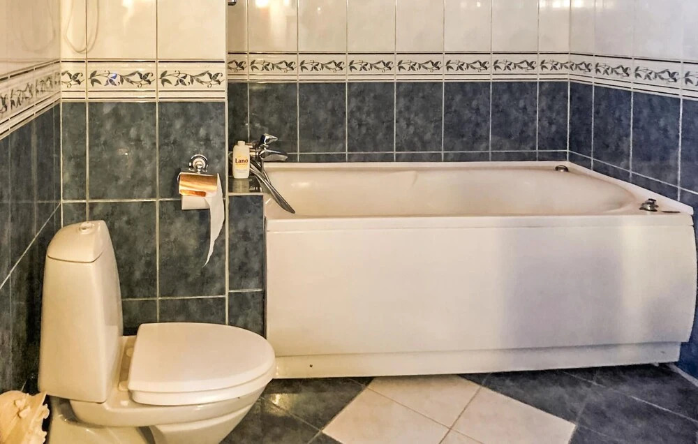3 Bedroom Stunning Home In Drangedal