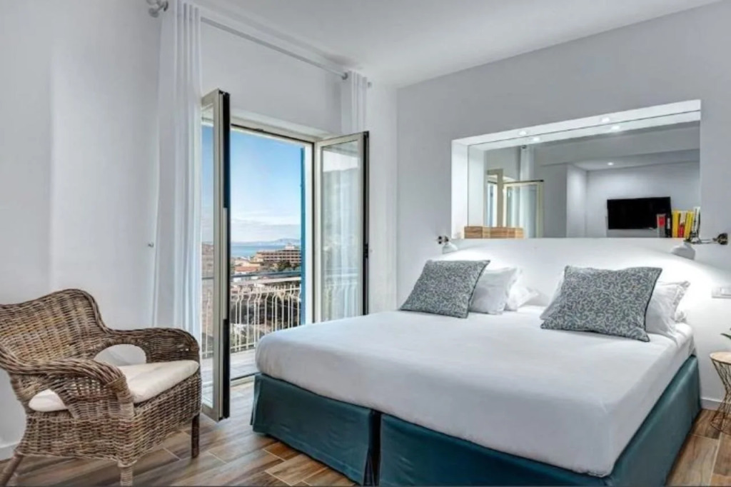 Sorrento Lux Suites - Blue
