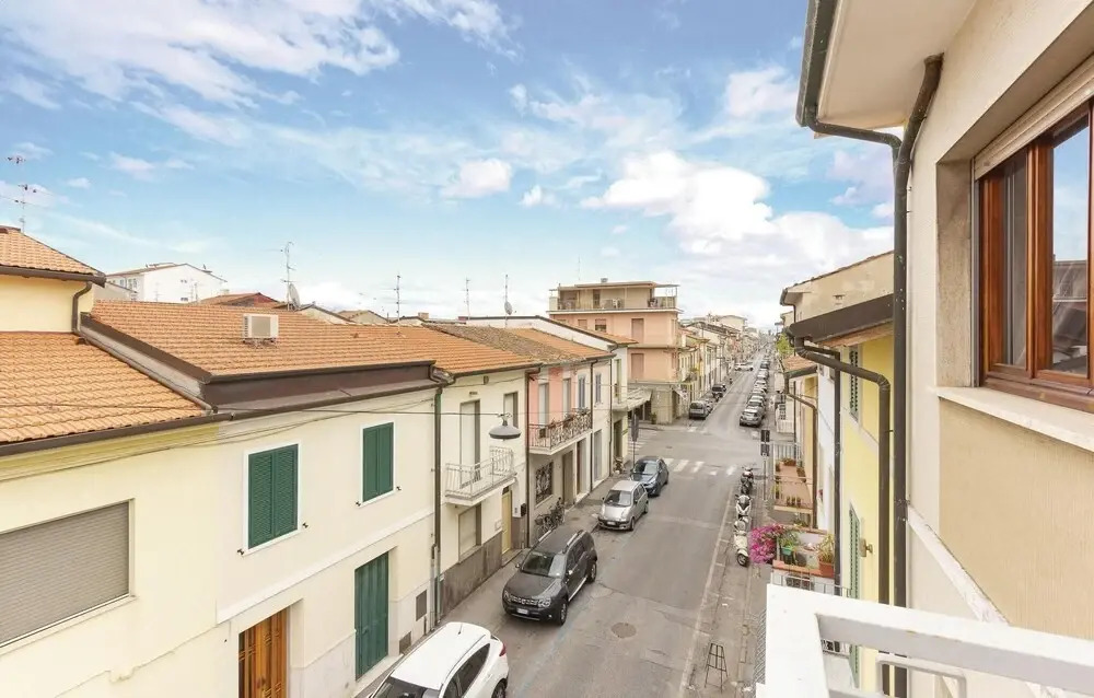 Amazing Apartment in Viareggio -lu- With 2 Bedrooms and Wifi
