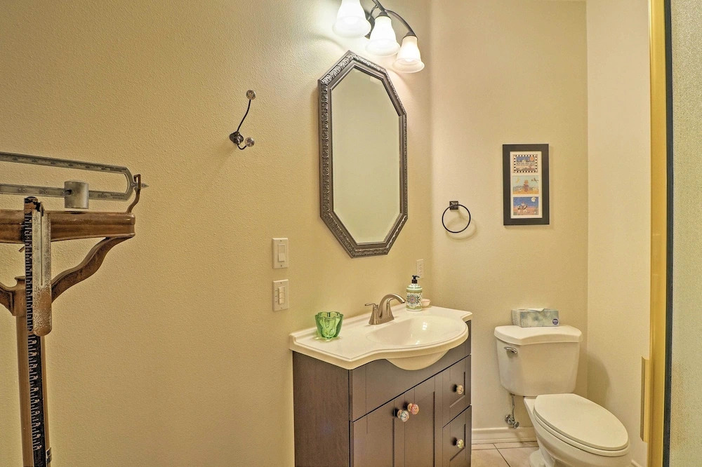 Round Rock Lakefront Home w/ Water Toys & Fire Pit
