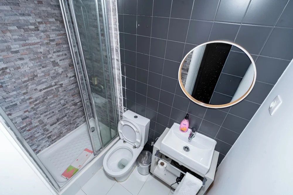 Spacious Two-Level 1 Bedroom 1 dboule bed Studio Apartment in Prime Lisbon Location