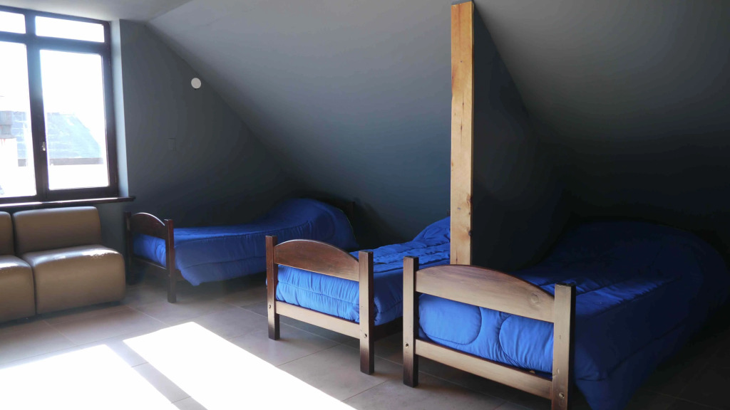 Moving Hostel Travel Bar