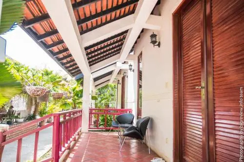 The Art Guesthouse And Massage