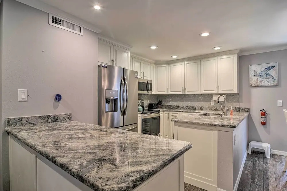 Elegant FL Condo w/ Pool: Walk to Madeira Beach!