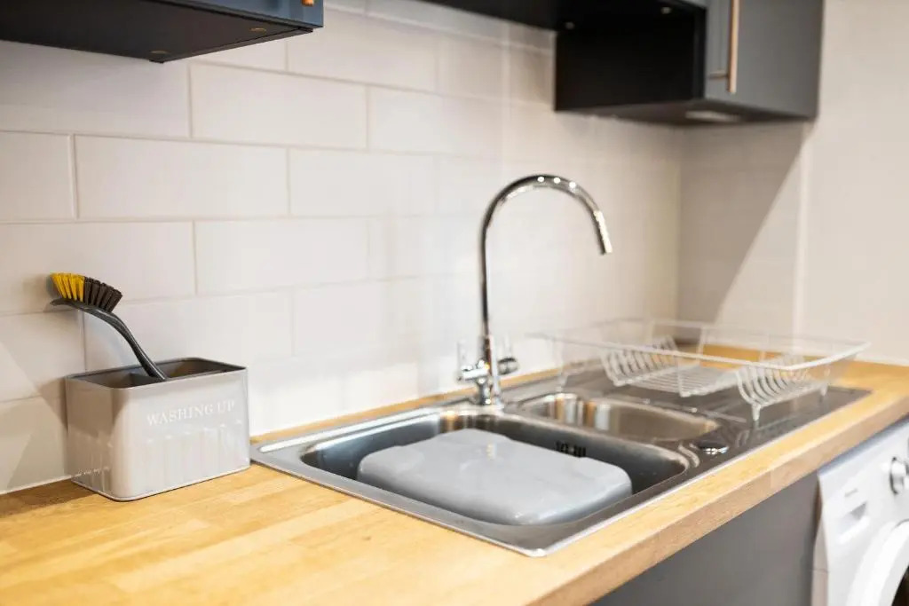 The Mount 7 bed house Sleeps 14 ENSUITE Free HS WIFI TVs in rooms CITY CENTRE Inspire Homes