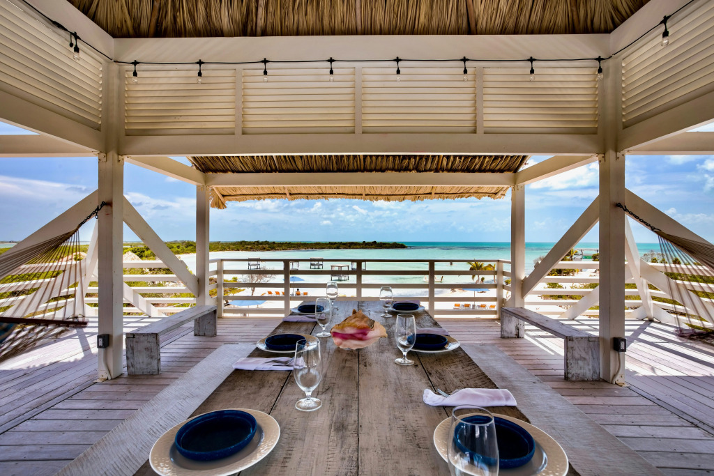 Mahogany Bay Resort and Beach Club, Curio Collection