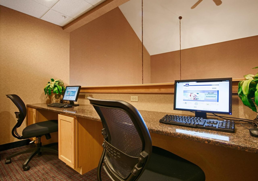 Best Western PLUS Revere Inn & Suites