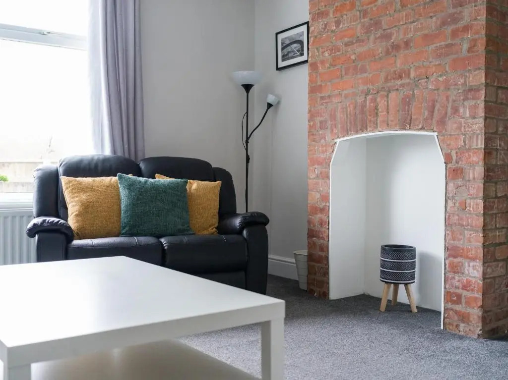 East House-Sleeps 5-Pet friendly-Garden-Parking