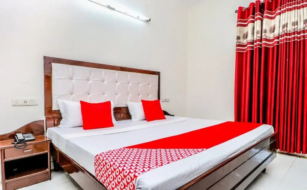 Preet Lodge Mohali by OYO Rooms