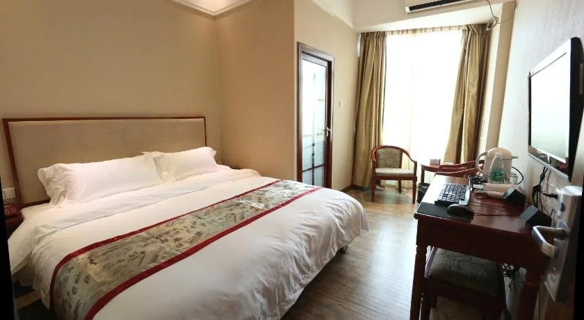 Riverside Hotel