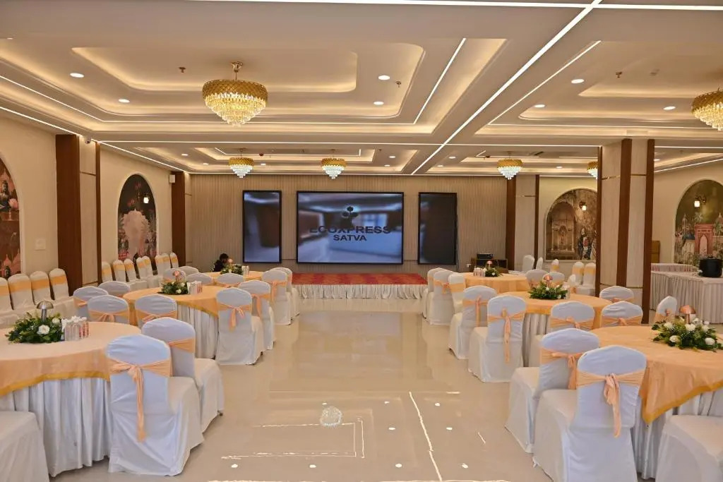 The EcoXpress Satva Varanasi - Vegetarian with all Options