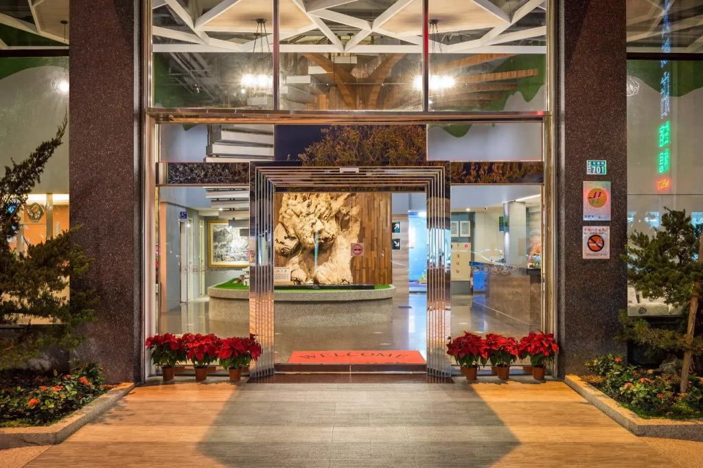Yadi Hotel