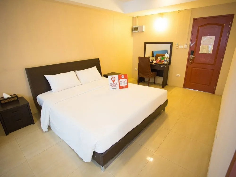 NIDA Rooms Sahamit 211 King Monument