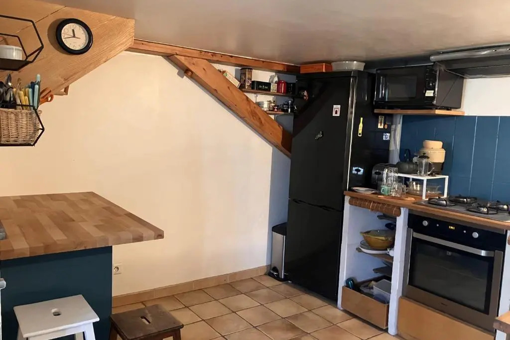 Superb 90m With Wifi Located In Avignon!