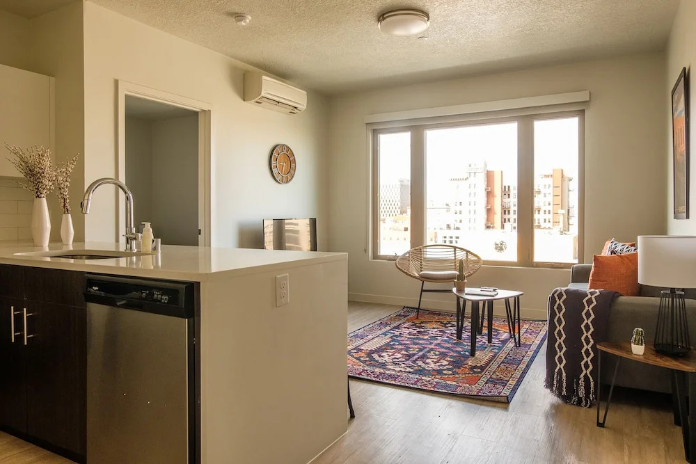 Comfy Downtown Apartments by Frontdesk