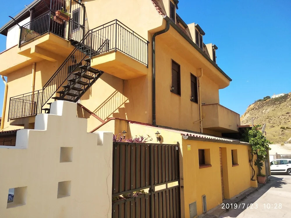 Apartment With 4 Bedrooms in Lido Rossello, With Wonderful sea View, Enclosed Garden and Wifi