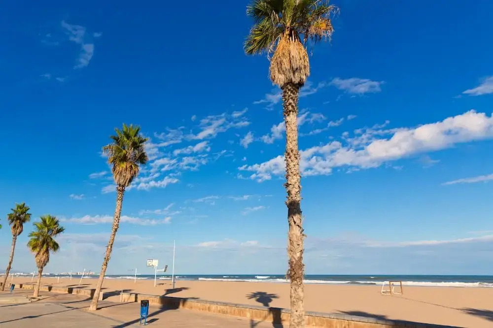 Los Angeles With 3 Bedrooms and 3 Bathrooms